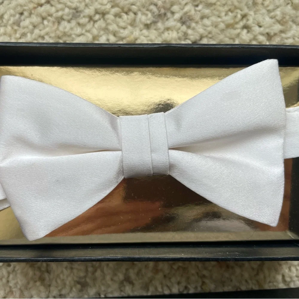 100% Silk Bowtie